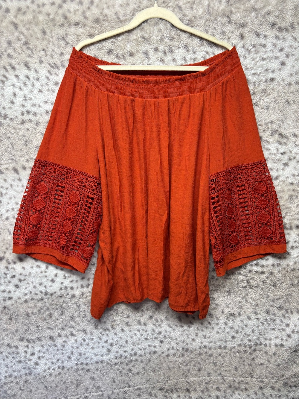 EST.1946 OFF THE SHOULDER CROCHET DETAILED TOP